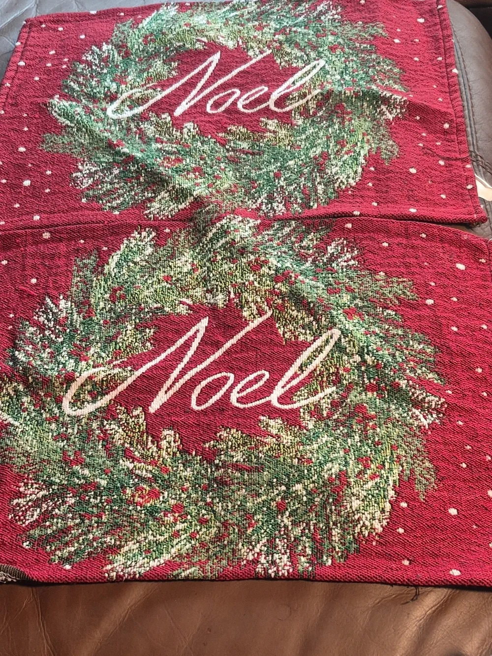 Noel Holiday Wreath Decorative Placemat Set - Red